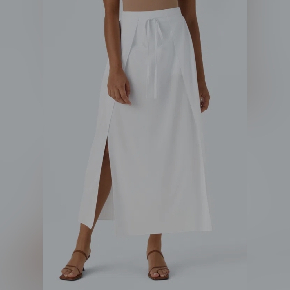 HALARA White Maxi Skirt with Shorts